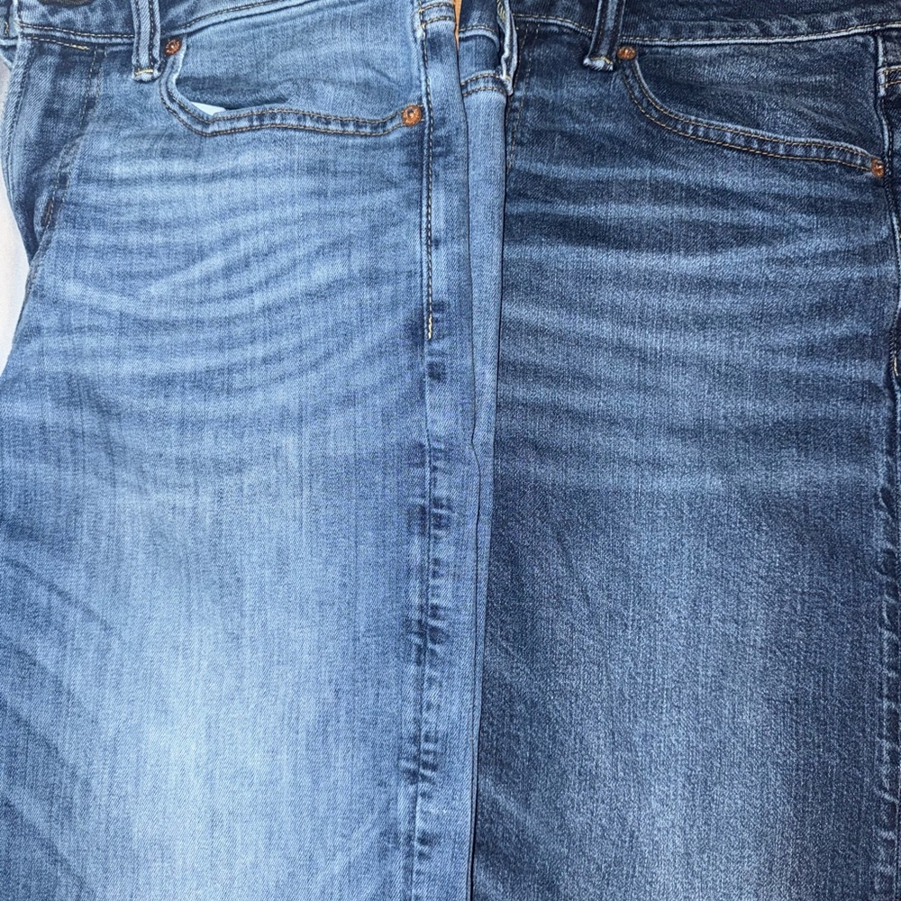 American Eagle Outfitters Athletic Fit Blue Jeans with Classic Indigo Fading